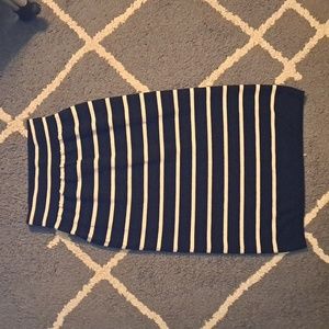 Gap Size S small midi skirt black and white striped